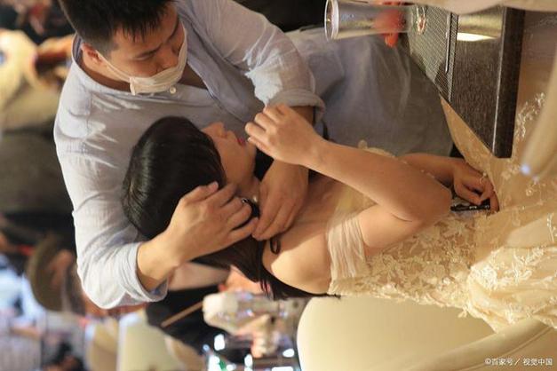 黑丝美腿人妻中出av的相关介绍