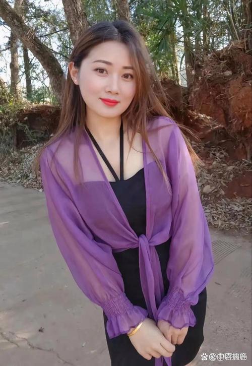 一边亲一边摸一边爽的相关介绍
