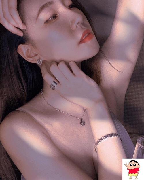 强d大乳女老板的相关介绍
