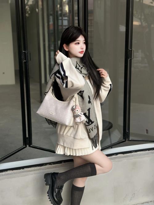 狂操性感老师的相关介绍
