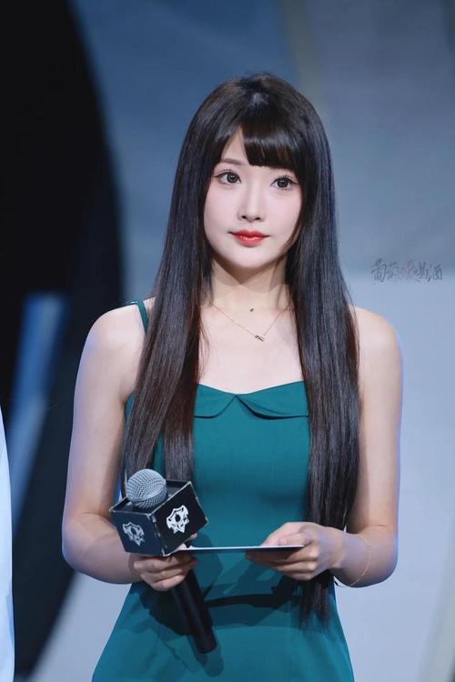 一边舔一边摸的相关介绍