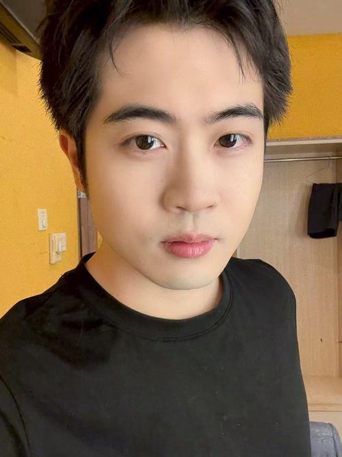 18摸app在线下载的相关介绍