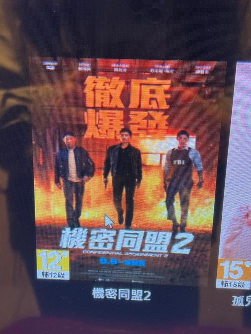 男女一边脱一边摸一边亲的相关介绍
