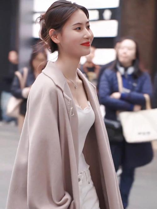 操哭美女的相关介绍