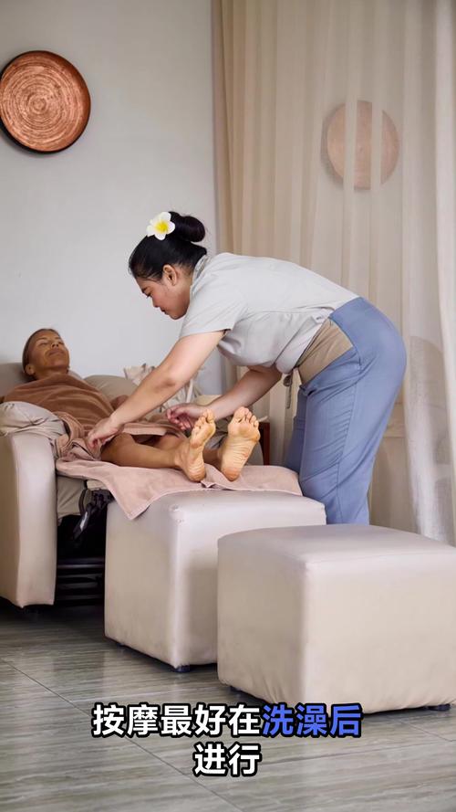 一边摸上面一边下面摸的相关介绍
