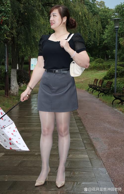 操老师骚b的相关介绍