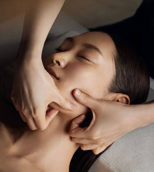 女性内裤每天都有黄色分泌物的相关介绍