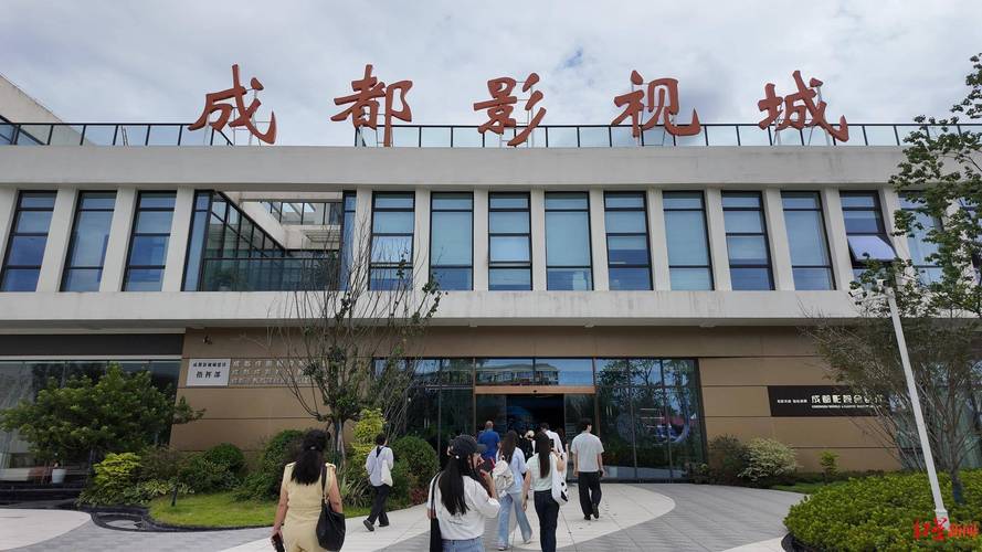 操性感美女老师的相关介绍