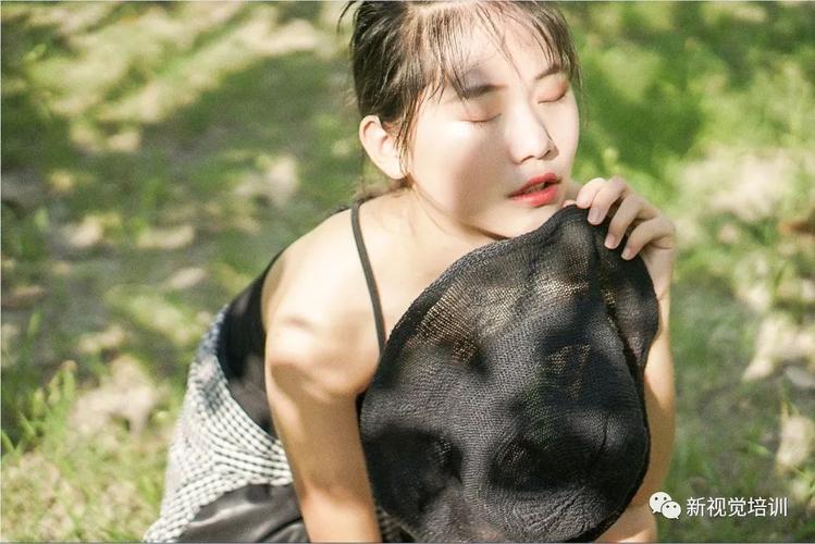 强d大乳女老板的相关介绍